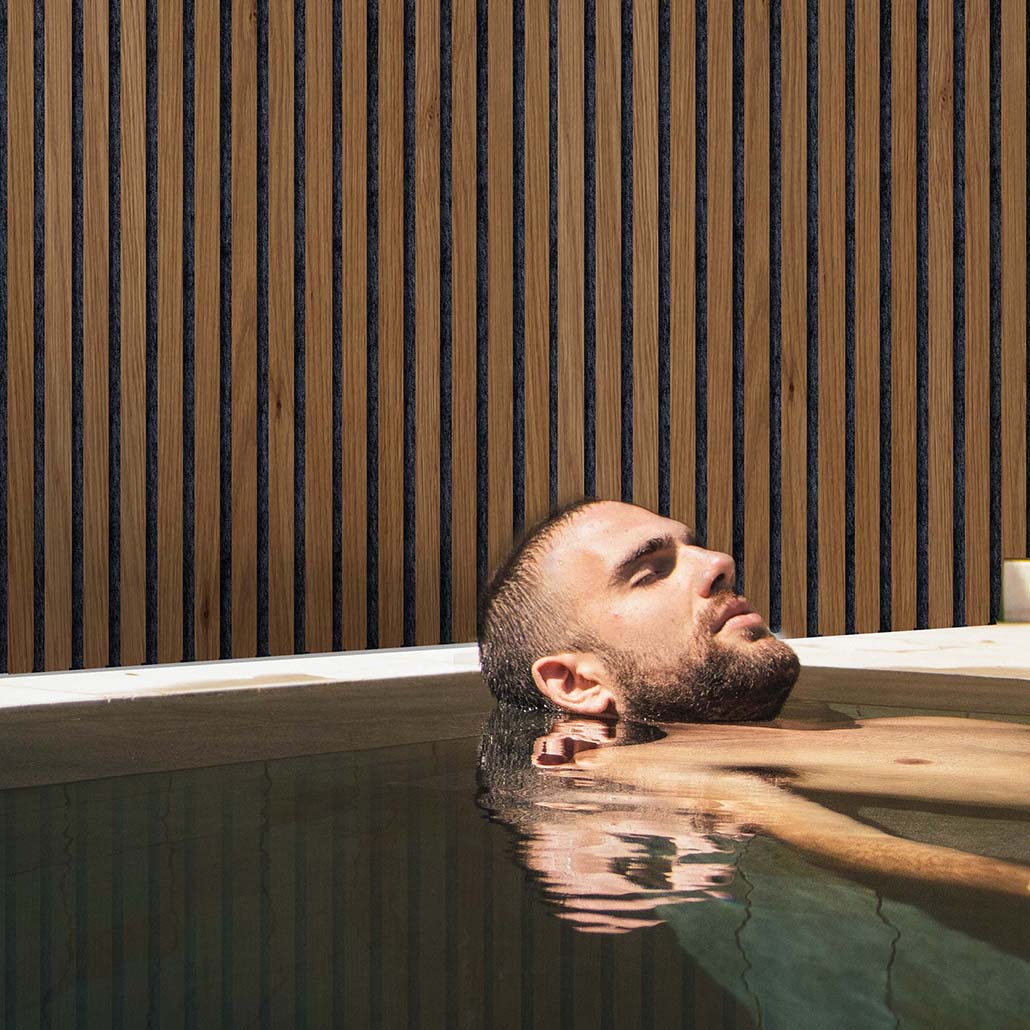 man in spa with lamellow spa wall