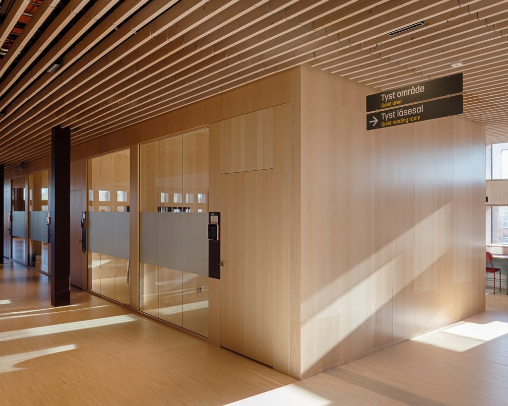 Study rooms in University Campus clad in wooden panels in ash