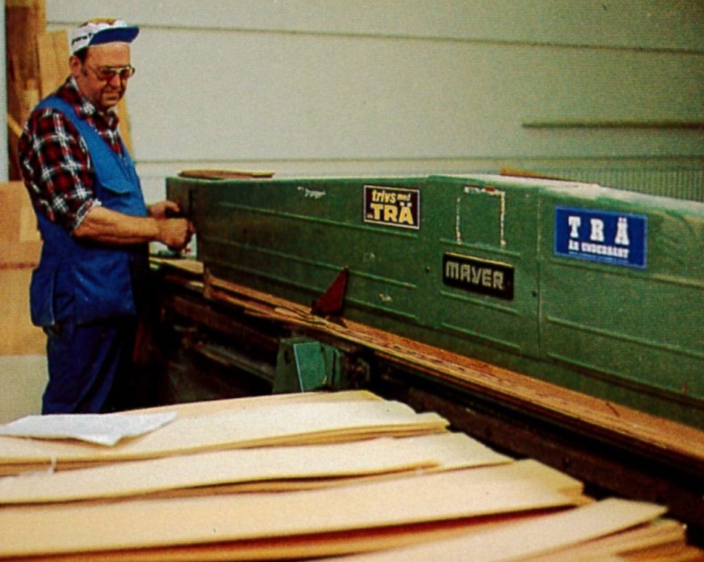 A man is working with wood veneer in Gustafs