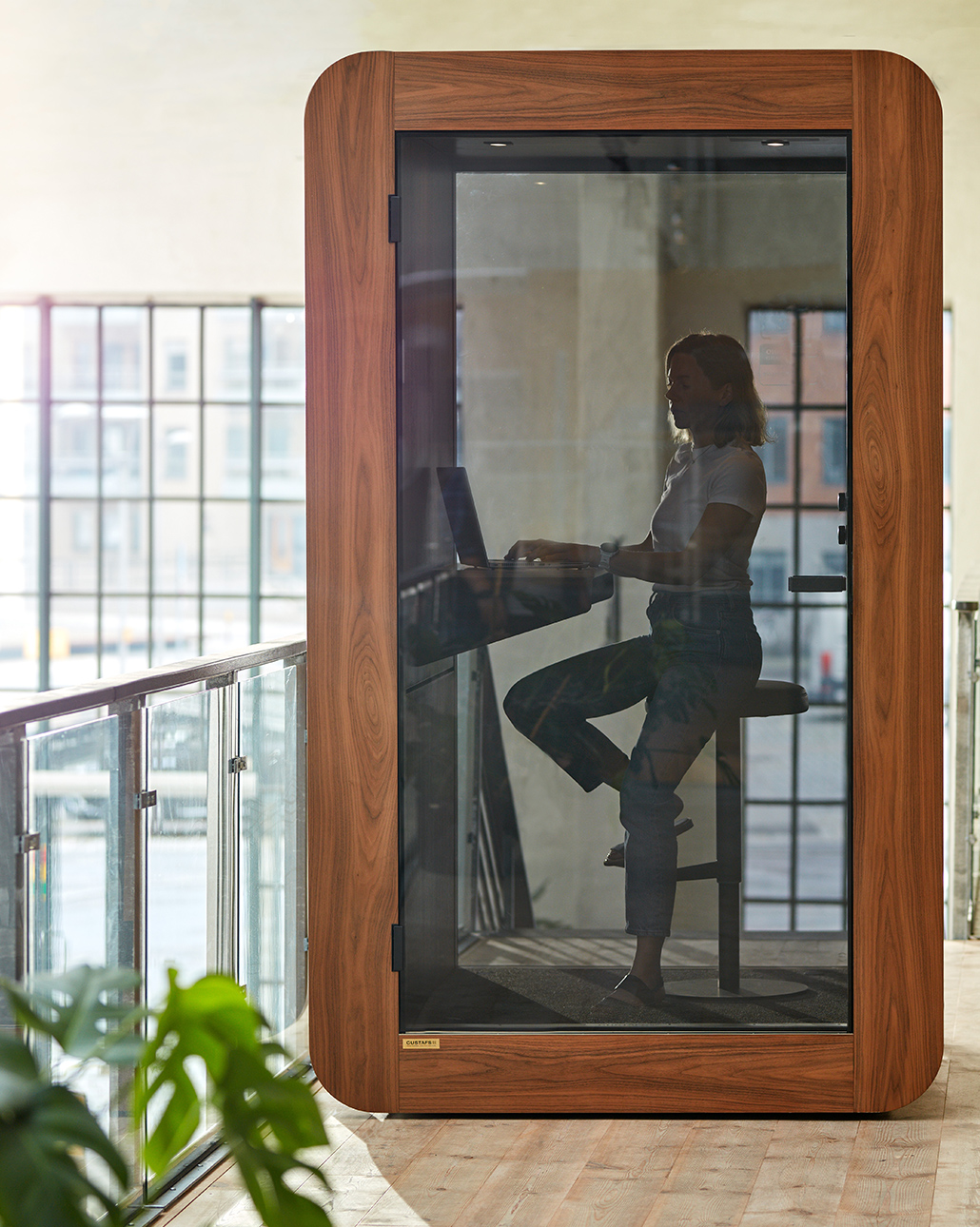 Privacy proof office meeting pod