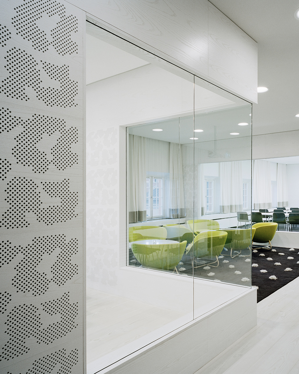 Cloud pattern made of acoustic perforations