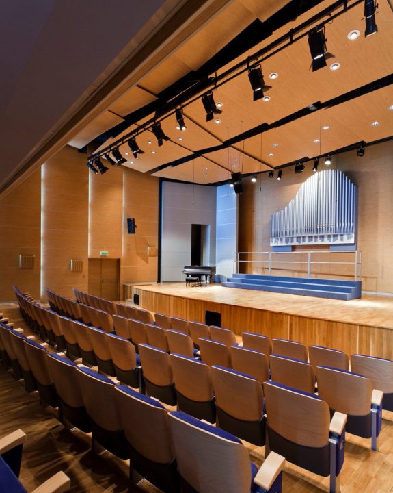 Oak Veneered Panels in Music School | Gustafs Scandinavia