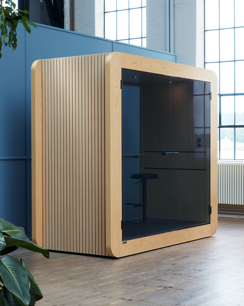 Gustafs Gpod with Linear exterior panels