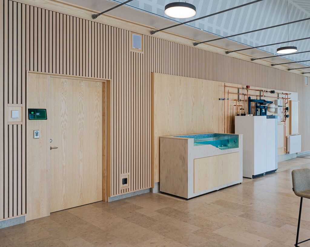Corridor with ribs