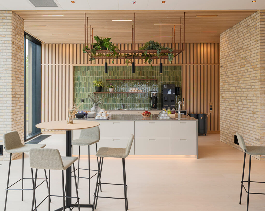 Linear ribs in kitchen