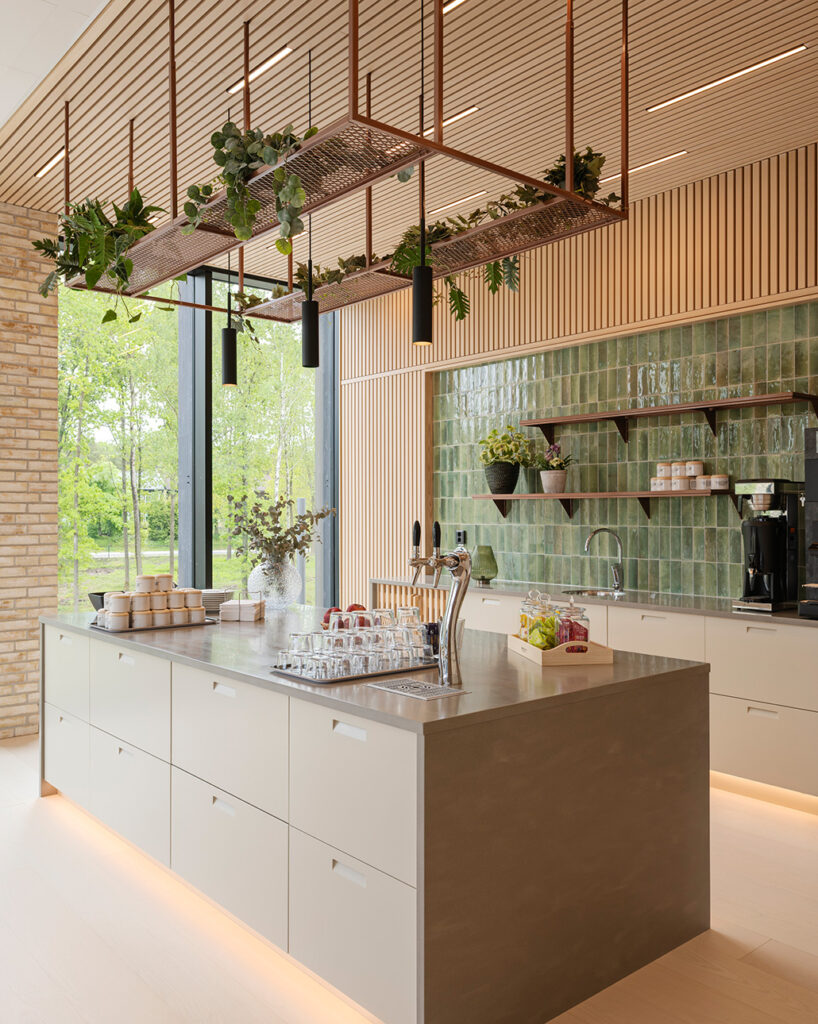 Linear ribs in kitchen