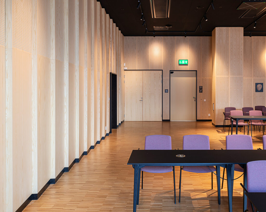 Pleated wall with acoustic panels in ash veneer