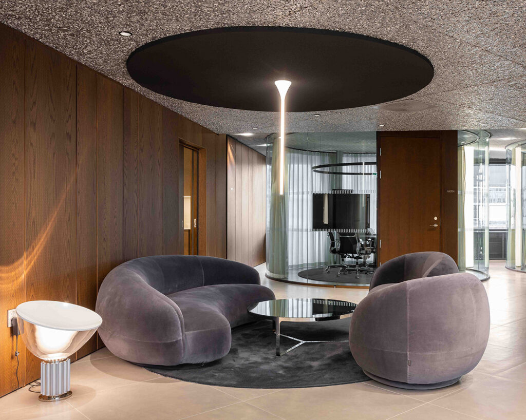 Small lounge with Gustafs wall panels