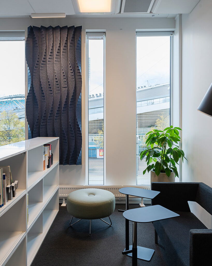 Feltfon DNA in indigo by sofa