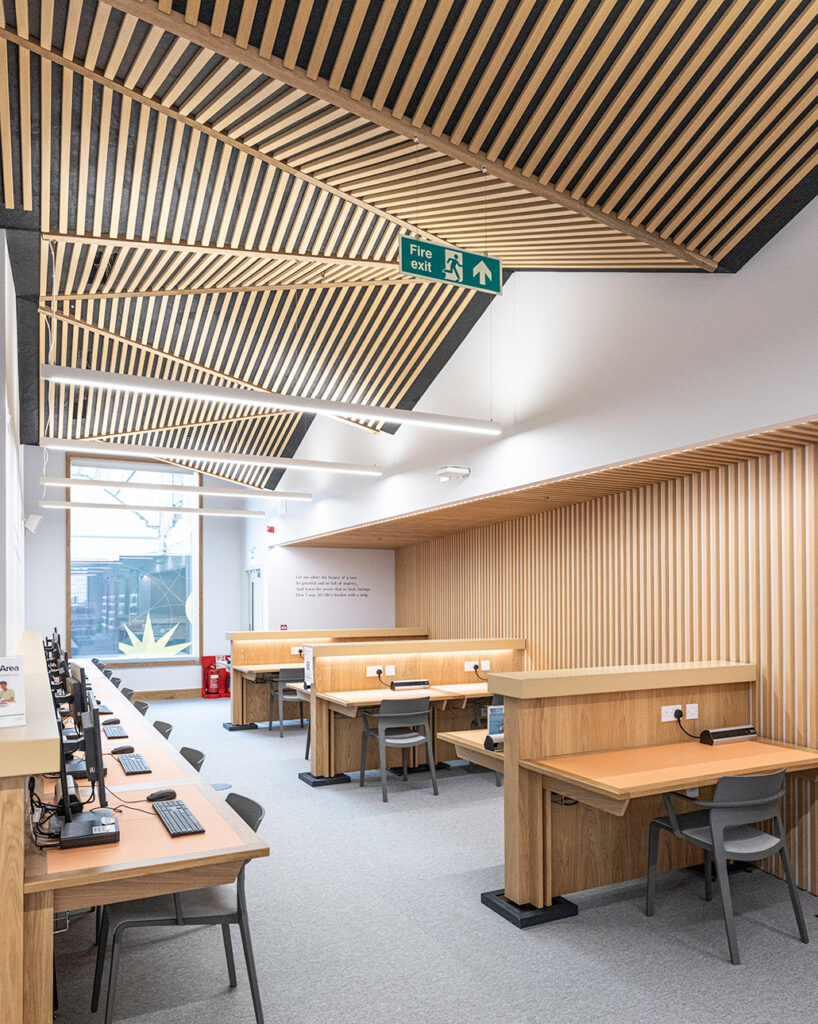 Study area with ribs in ceiling