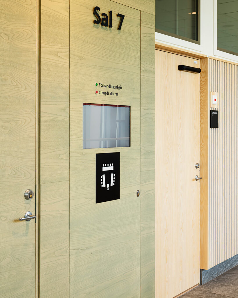 District court panels in green