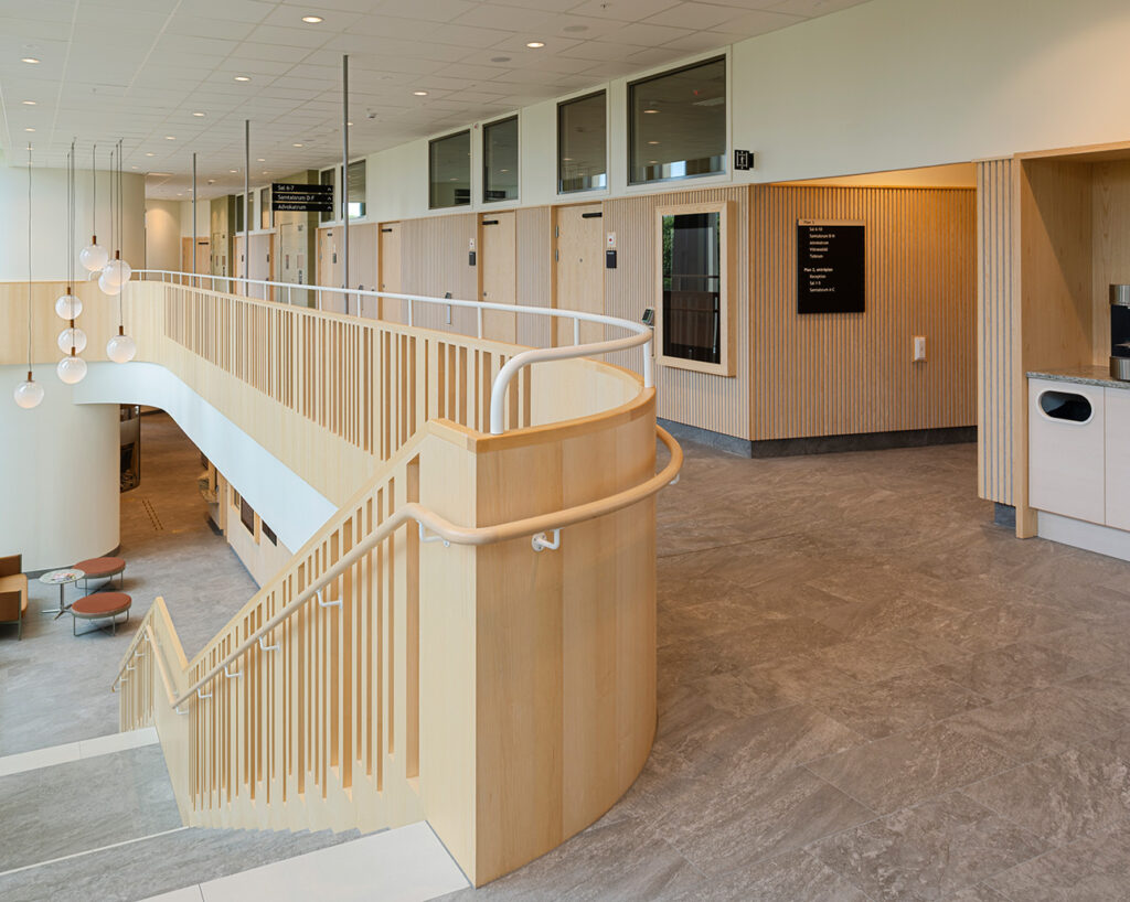 District court staircase and Lamellow on walls