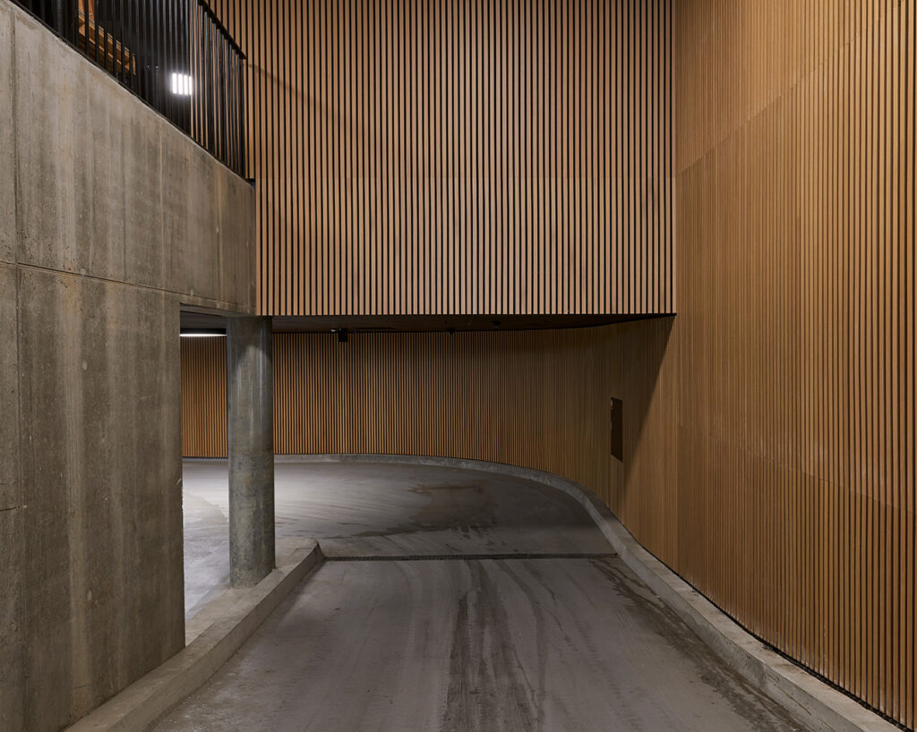 Operaparken garage entrance with oak ribs
