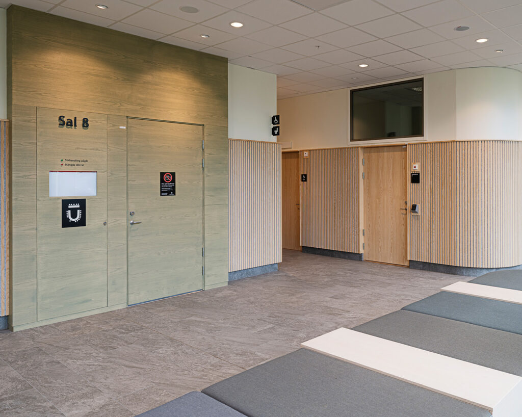 Rounded Lamellow and green stained panels