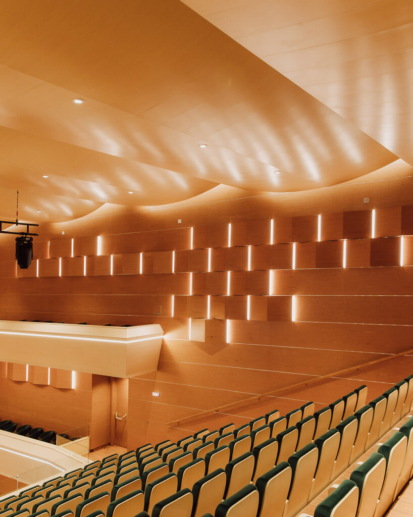 Undulating ceiling in Cluj Music Academy
