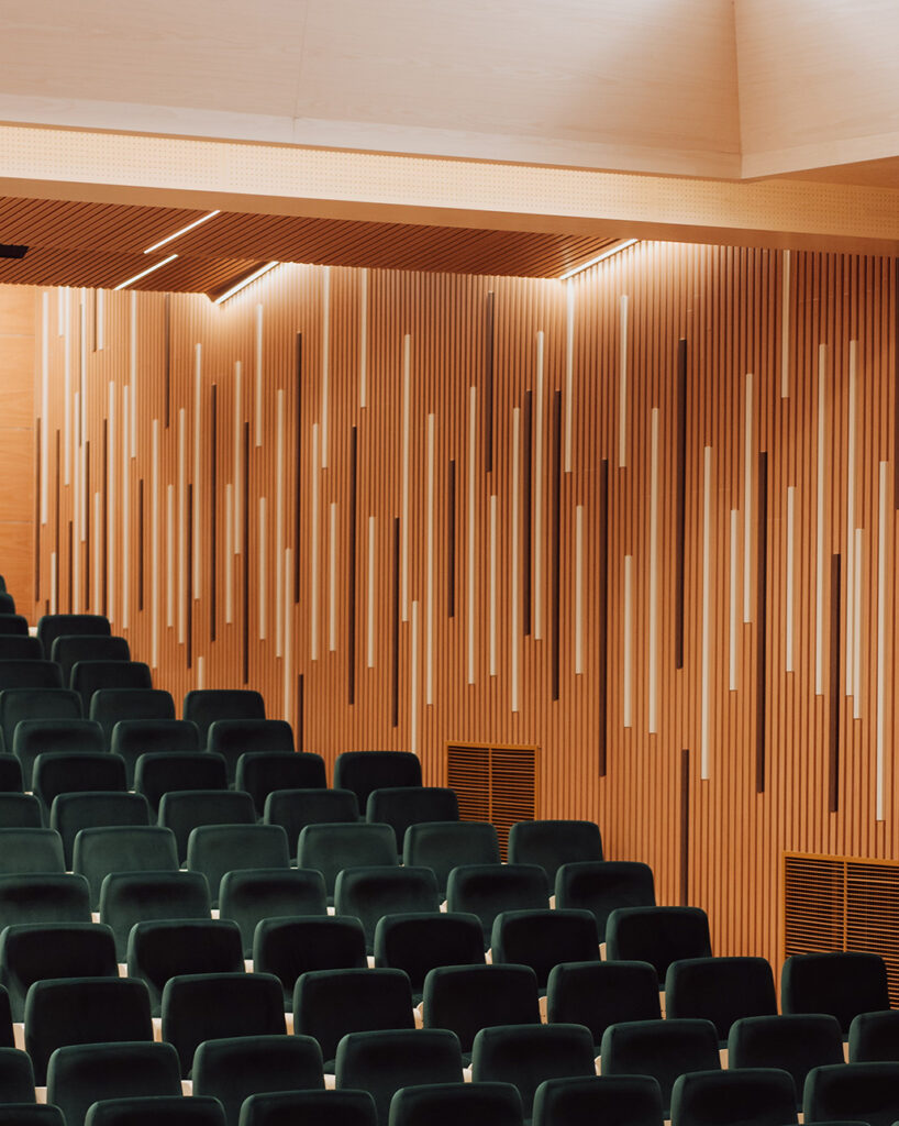 Wall ribs in different shades