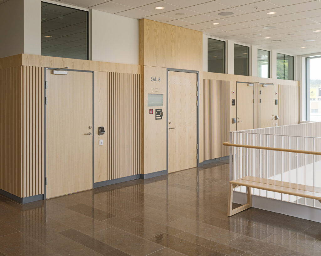 District court corridor with panels and ribs
