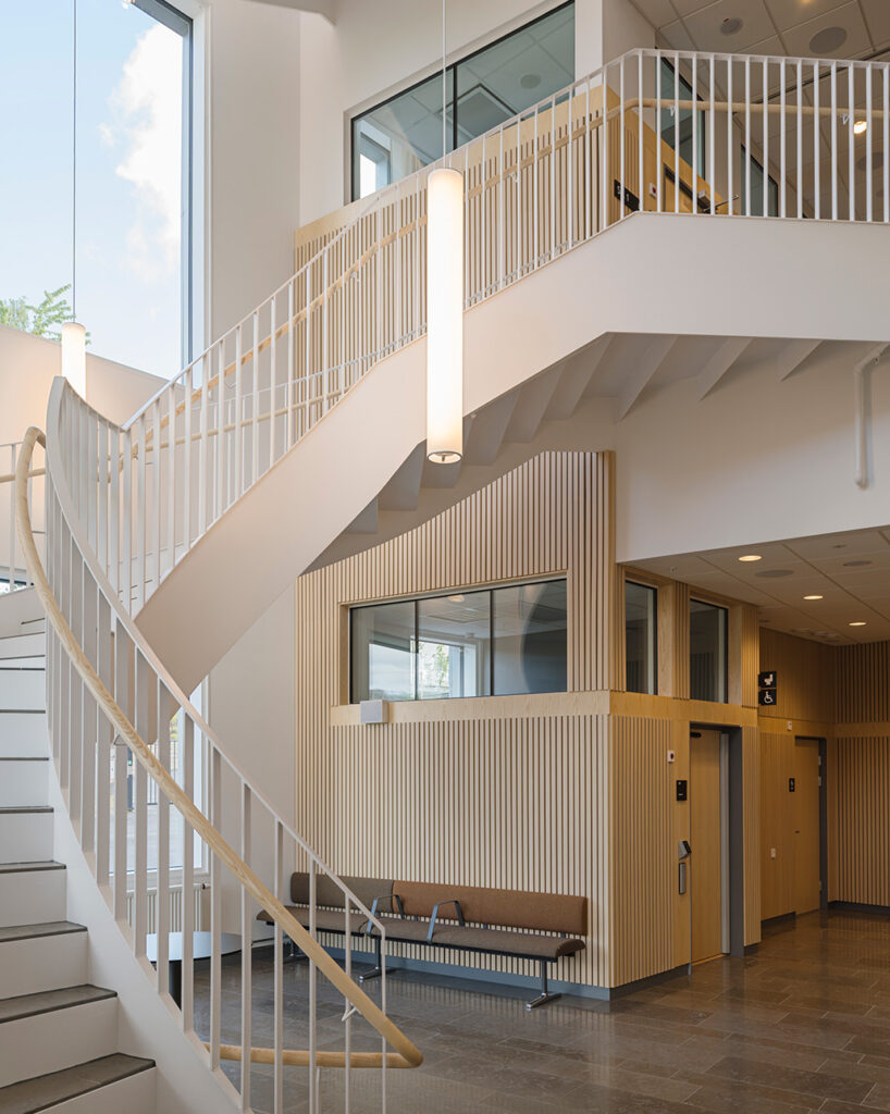 Ribs by staircase in district court