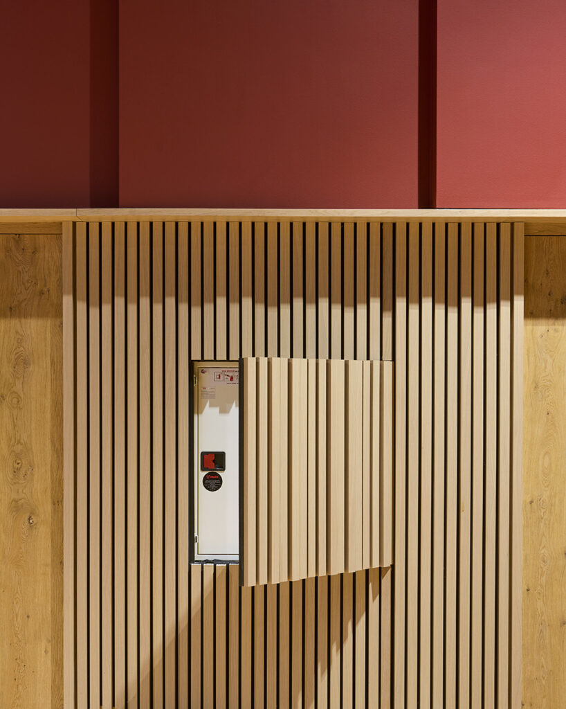 Linear Rib solution on security hatch