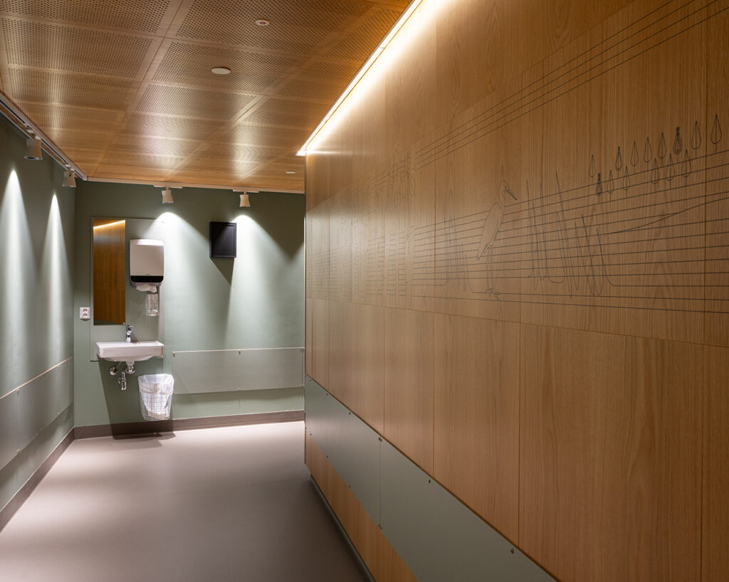 Oak panels with print in corridor