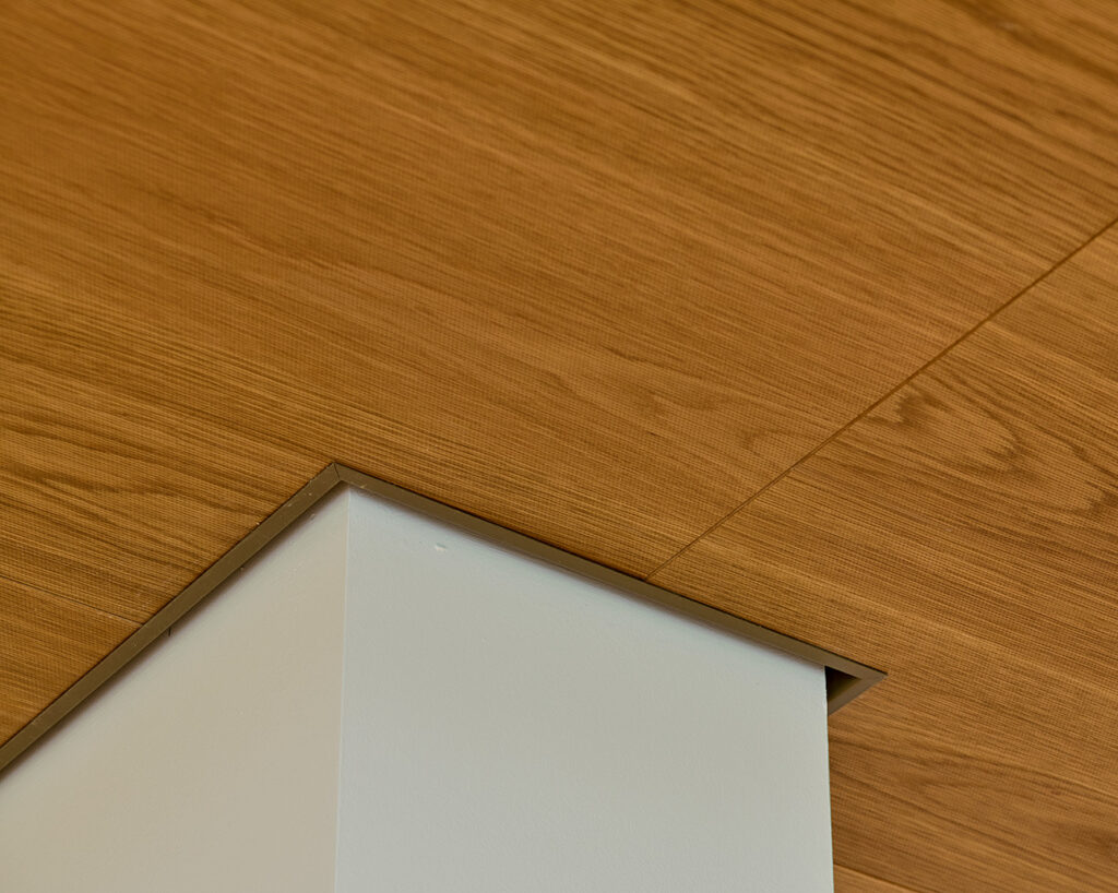 Ceiling panels corner detail